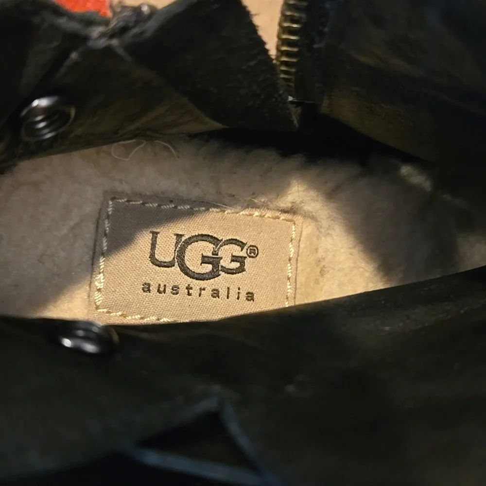 UGG Black Ankle Booties W Straps Sz 5.5 - Picture 6 of 8